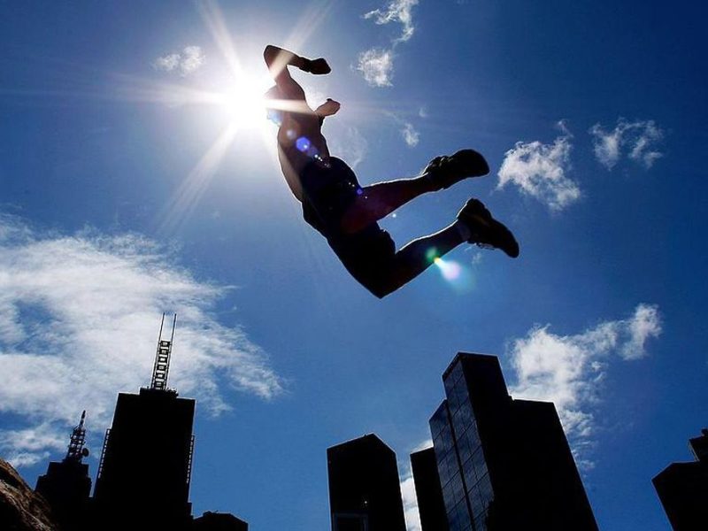 Seni Bergerak Parkour Di Berbagai Tempat