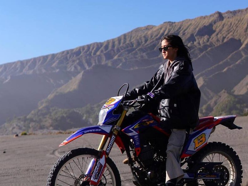 Kendaraan Off Road Pada Sebuah Motor Trail