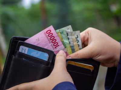 Dompet Digital Vs Uang Tunai: Siapa Yang Akan Bertahan?