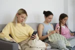 Kecanduan Media Sosial: Dampak Nyata Di Era Serba Digital