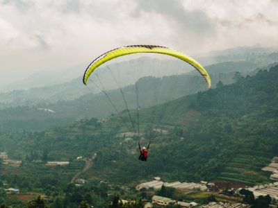Wisata Ekstrem Yang Populer: Arung Jeram Hingga Paralayang