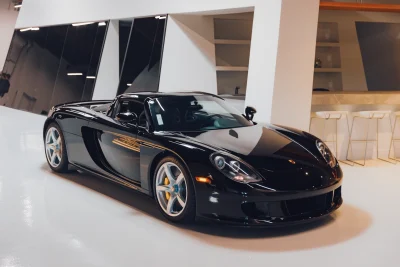 Porsche Carrera GT: Legenda Supercar
