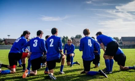 Peran Pelatih Dalam Kesuksesan Tim Sepak Bola