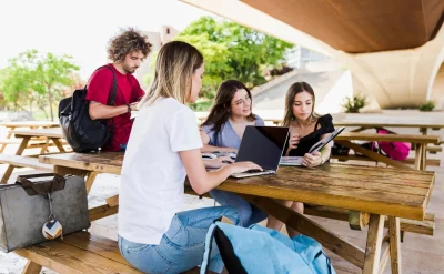 Digitalisasi Pendidikan: Manfaat Dan Tantangannya