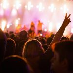 3 Kegunaan Baik Menonton Konser Bersama Teman Dekat