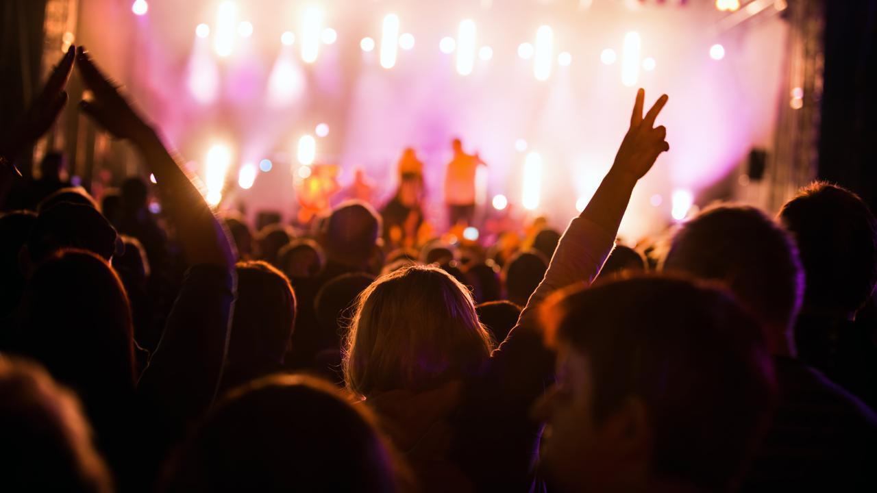 3 Kegunaan Baik Menonton Konser Bersama Teman Dekat
