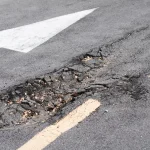 3 Masalah Serius Jika Sering Melewati Jalan Berlubang