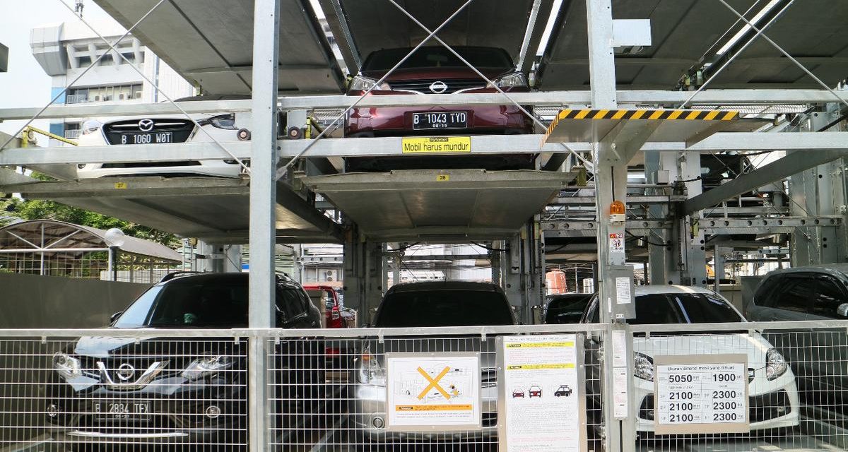 3 Cara Parkir Mepet Tanpa Drama, Cocok Buat Pemula!