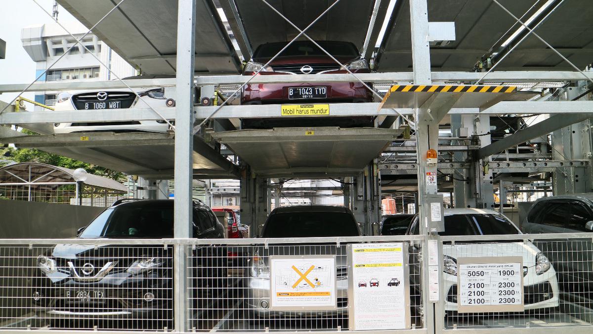 3 Cara Parkir Mepet Tanpa Drama, Cocok Buat Pemula!