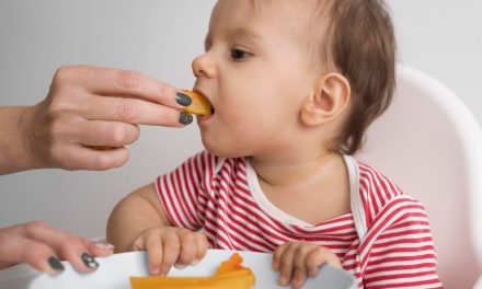 Jangan Salah Pilih! Vitamin D Andalan Bunda Buat Bayi Sehat