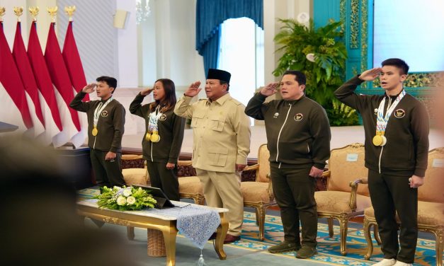 Menpora Pasang Badan: Target Kelar, Bonus Atlet Harus Setara!