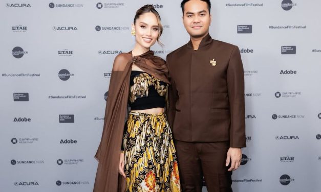 Batik di Sundance: 5 Detail Gaya Memukau Cinta Laura